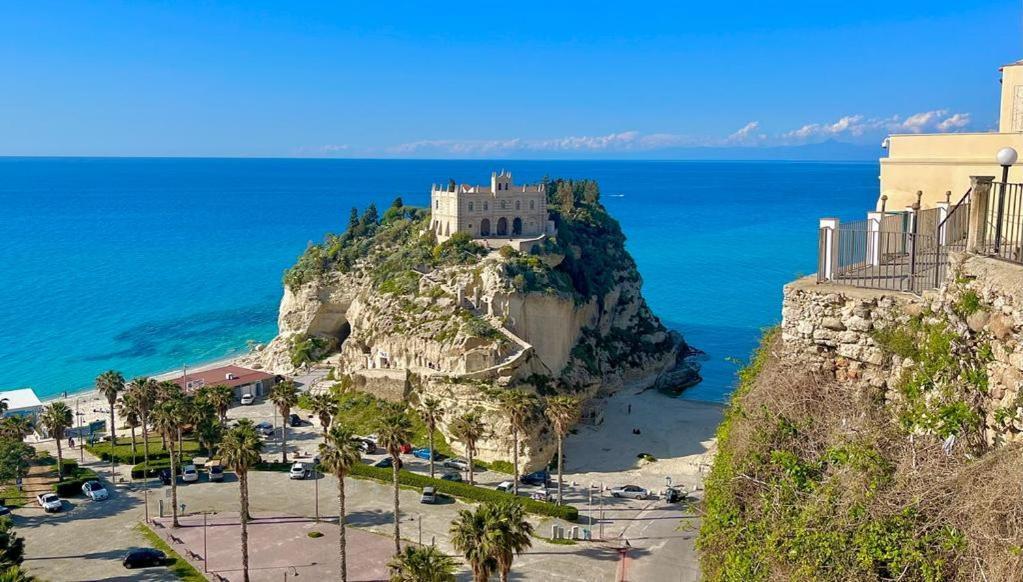 The Queen Tropea Exterior photo